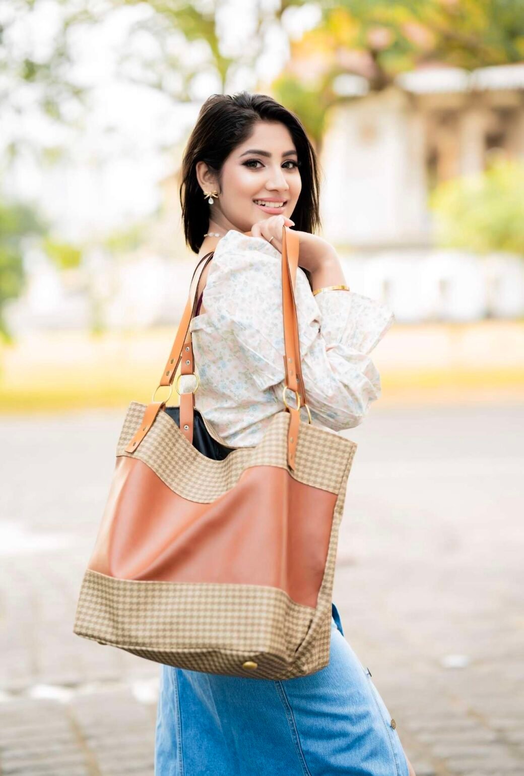 Two Tone Brown Checked Bag - Image 2